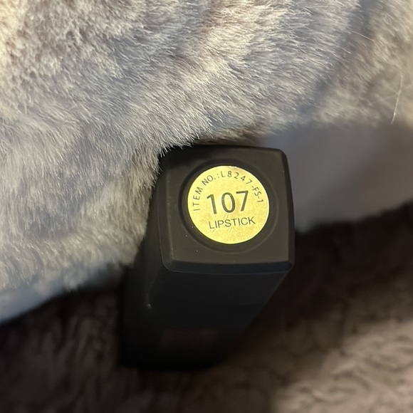 Romantic Beauty Matte Color 107 Pretty matte color with Gold Flecks - Picture 5 of 6